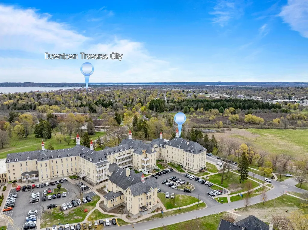830 Cottageview Drive Traverse City City MI 49684