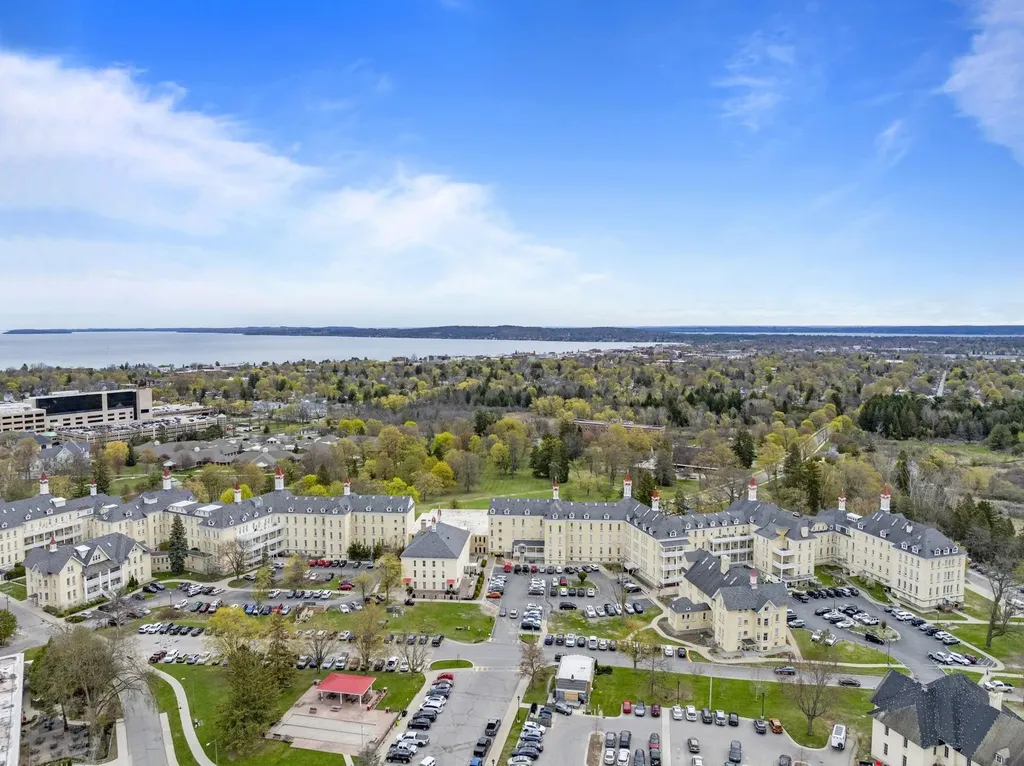 830 Cottageview Drive Traverse City City MI 49684