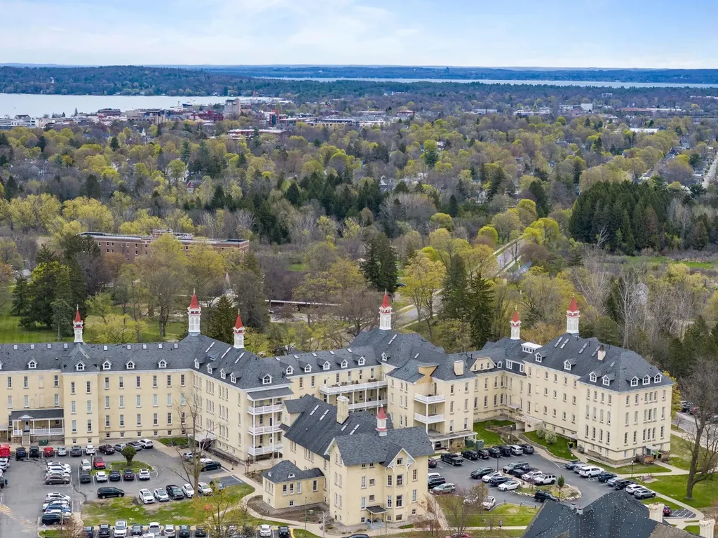 830 Cottageview Drive Traverse City City MI 49684