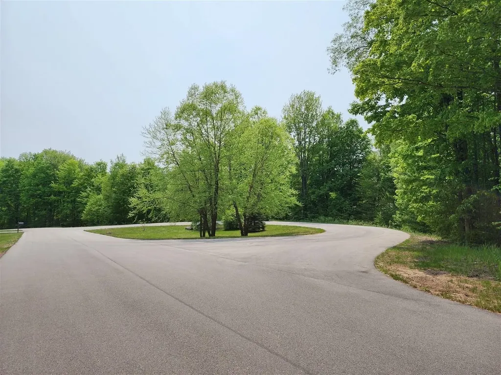 V/l Ravens Roost Long Lake Township MI 49684