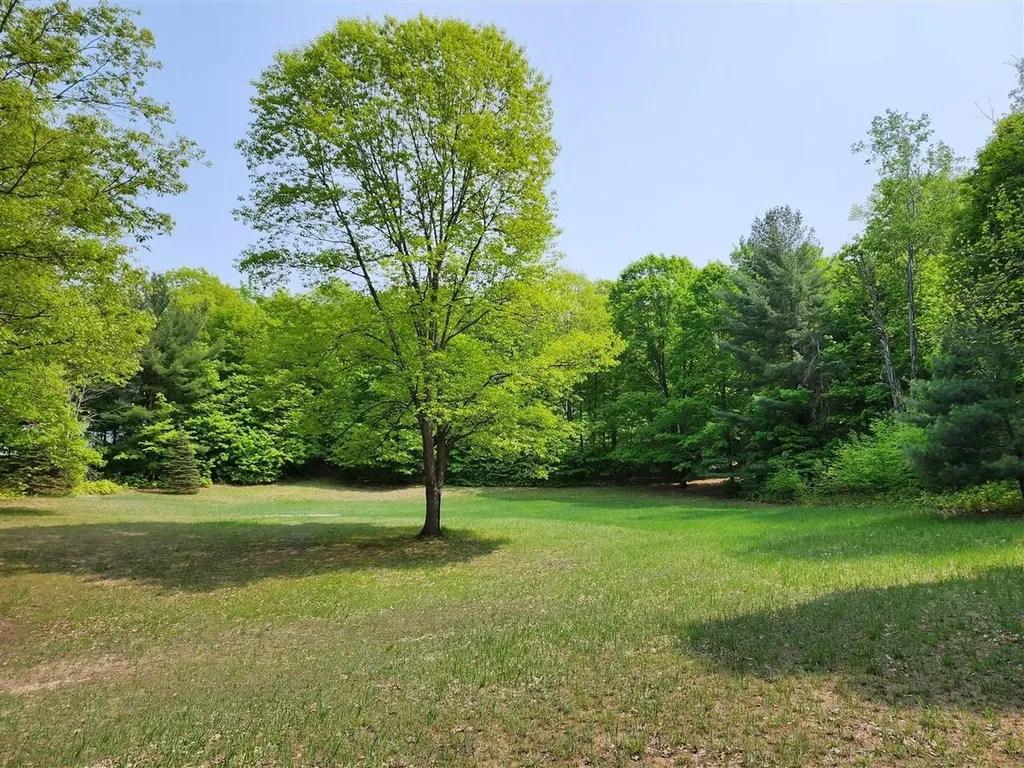 V/l Ravens Roost Long Lake Township MI 49684