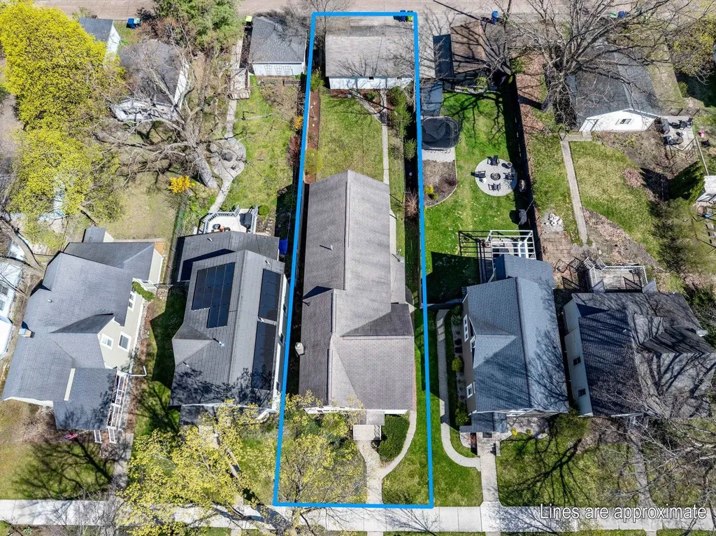 214 W Tenth Street Traverse City City MI 49684