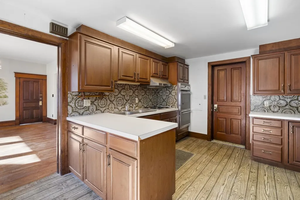 214 W Tenth Street Traverse City City MI 49684