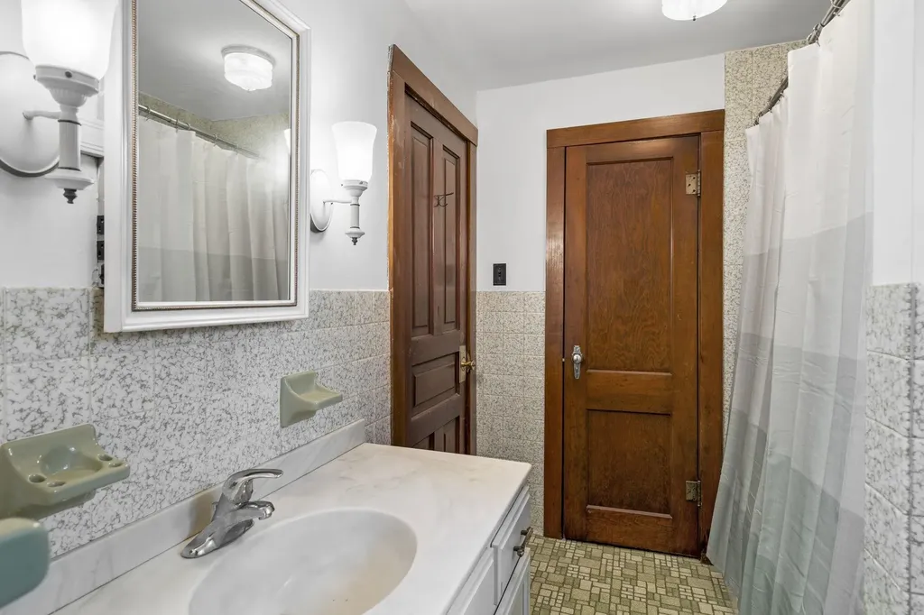214 W Tenth Street Traverse City City MI 49684
