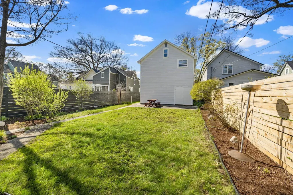 214 W Tenth Street Traverse City City MI 49684