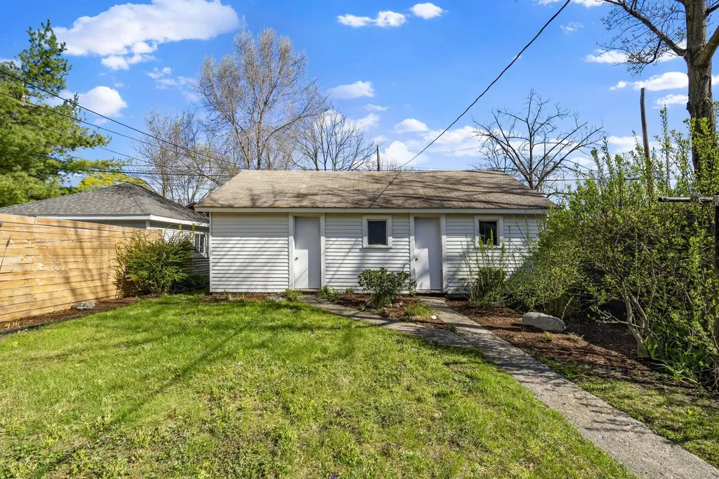 214 W Tenth Street Traverse City City MI 49684