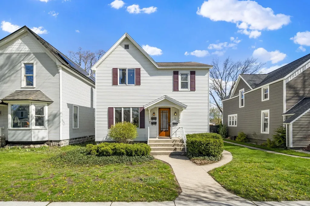 214 W Tenth Street Traverse City City MI 49684
