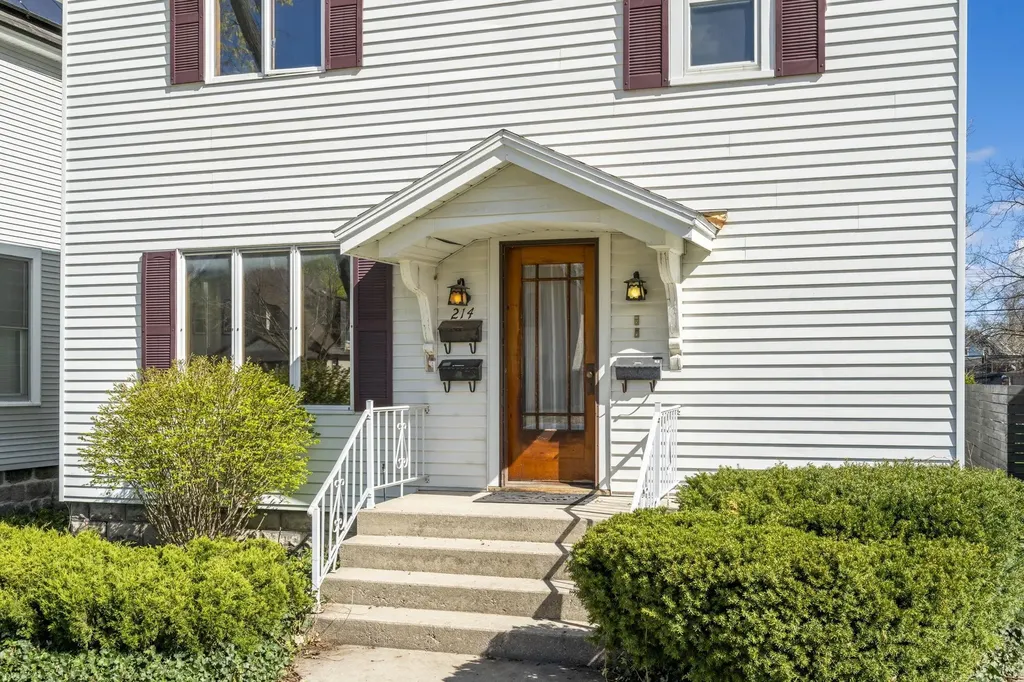 214 W Tenth Street Traverse City City MI 49684