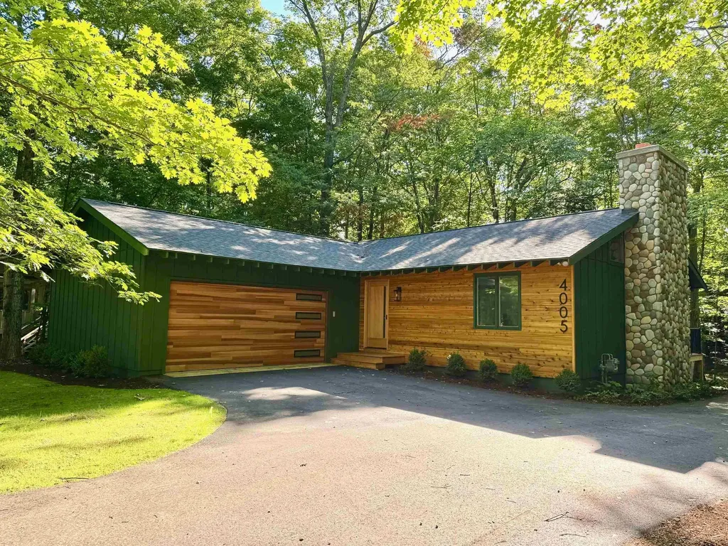 4005 E Oxford Drive Leland Township MI 49654