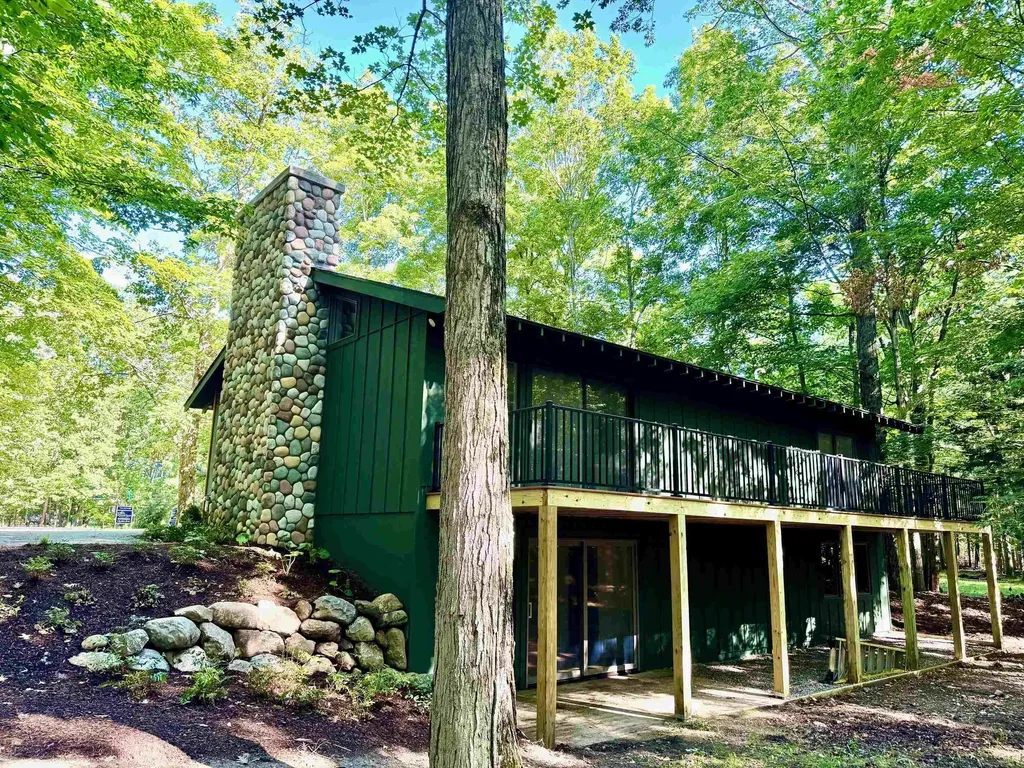 4005 E Oxford Drive Leland Township MI 49654