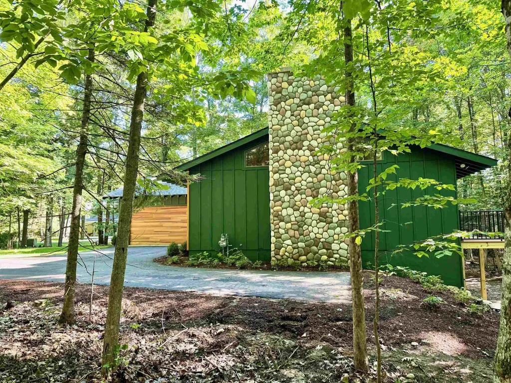 4005 E Oxford Drive Leland Township MI 49654