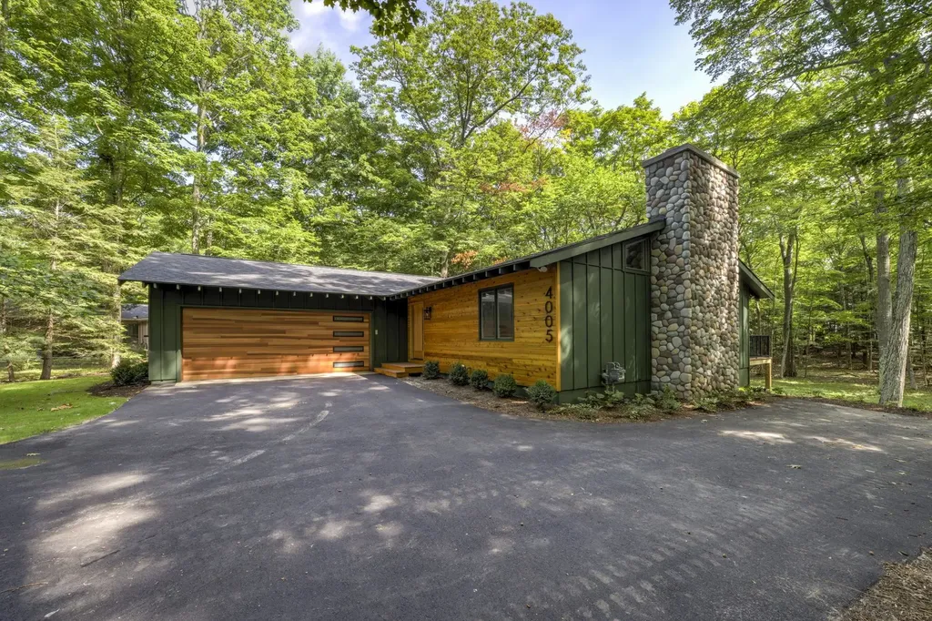 4005 E Oxford Drive Leland Township MI 49654