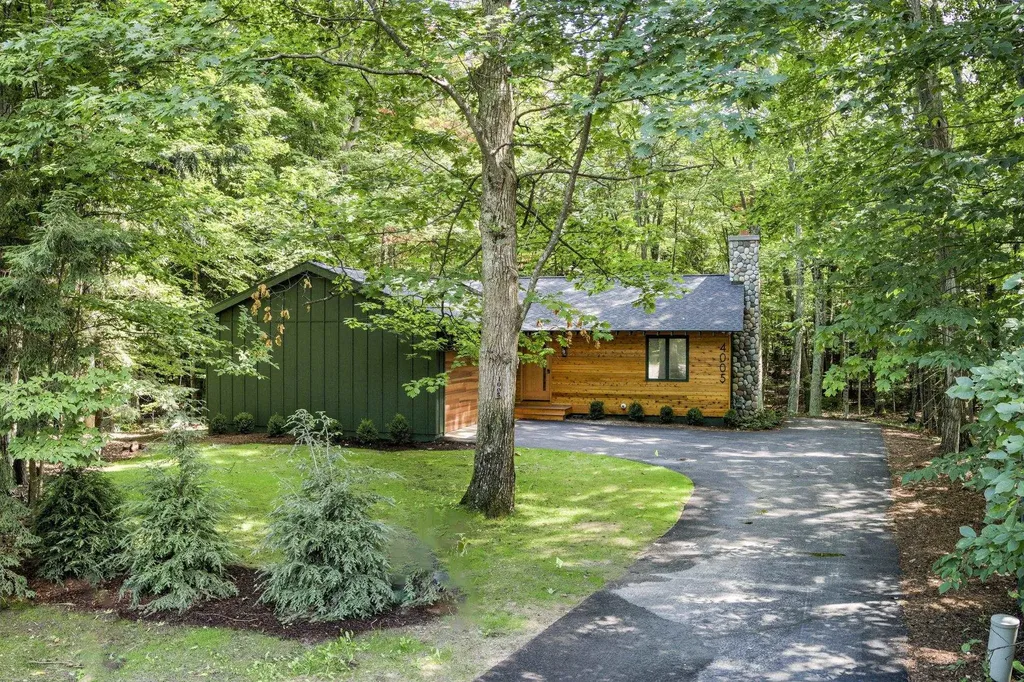 4005 E Oxford Drive Leland Township MI 49654