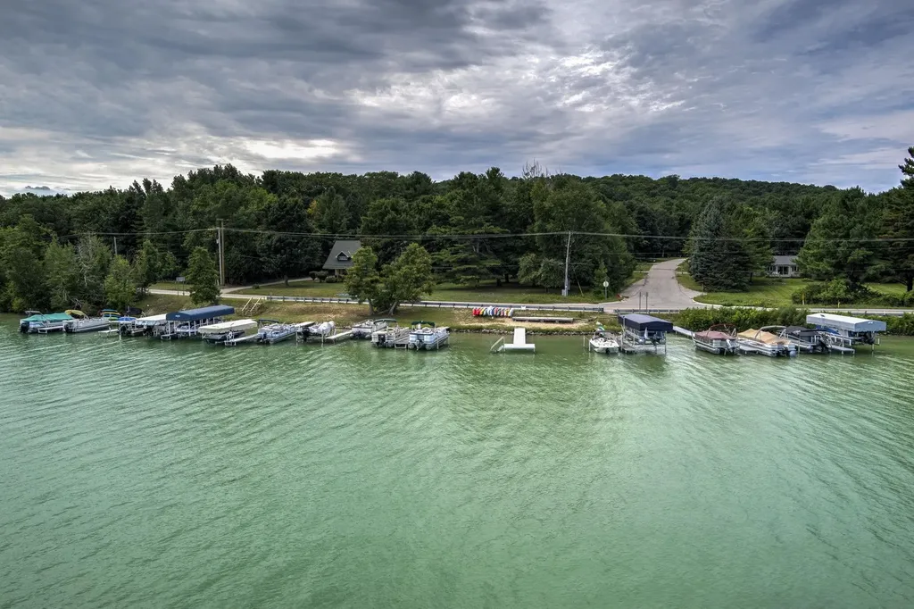 4005 E Oxford Drive Leland Township MI 49654