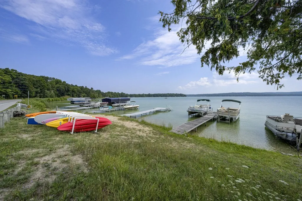 4005 E Oxford Drive Leland Township MI 49654