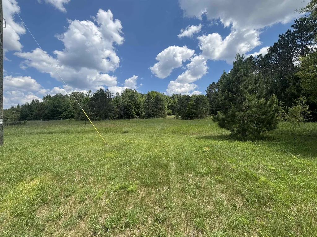 6215 S Garfield Road, S Paradise Township MI 49649