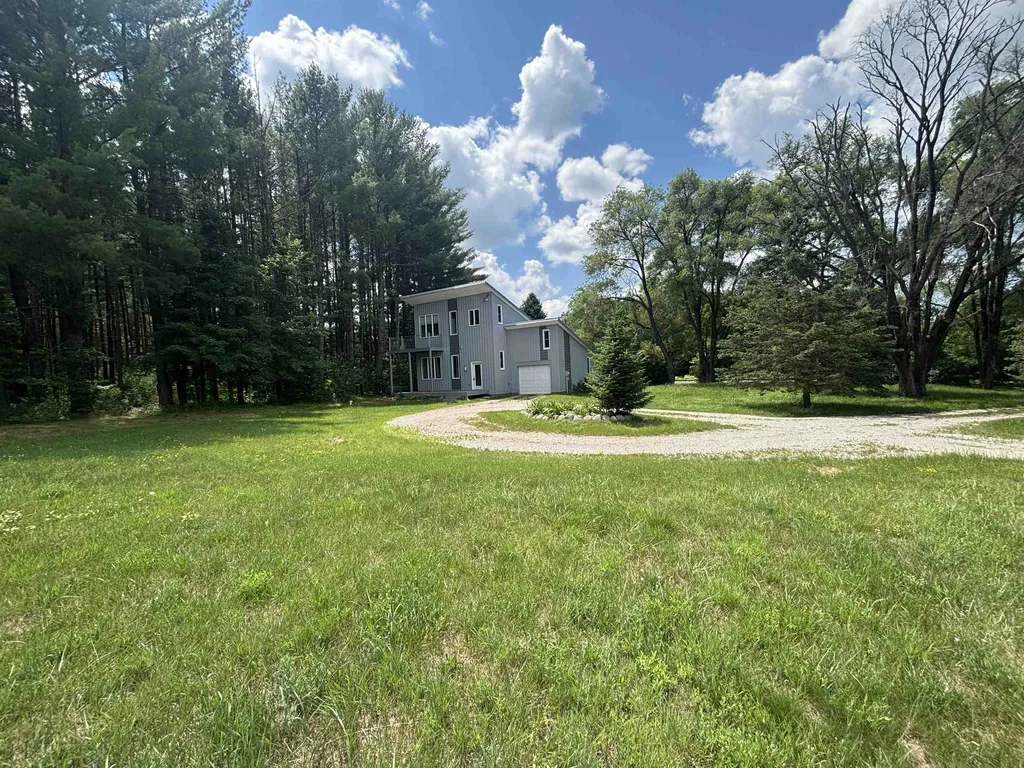 6215 S Garfield Road, S Paradise Township MI 49649