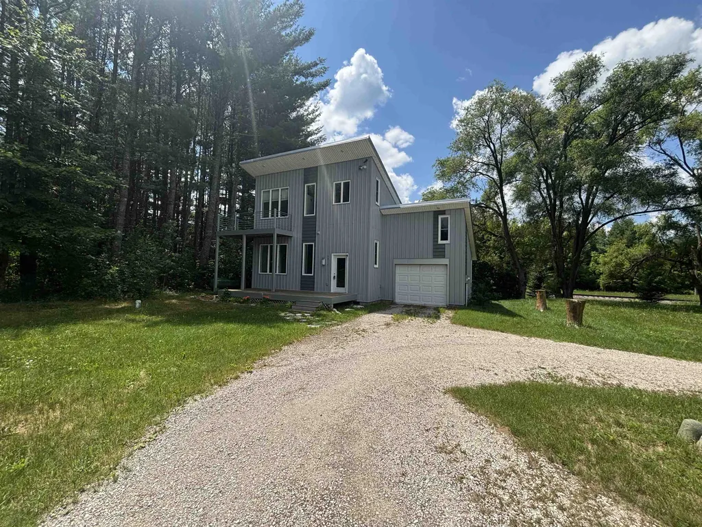 6215 S Garfield Road, S Paradise Township MI 49649