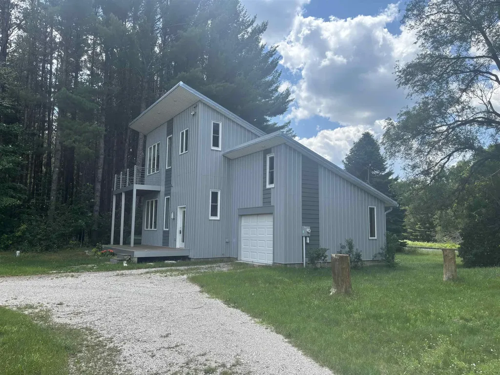 6215 S Garfield Road, S Paradise Township MI 49649