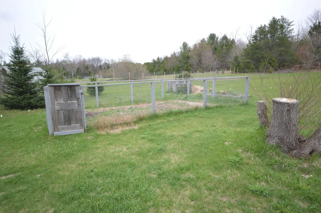 6215 S Garfield Road, S Paradise Township MI 49649