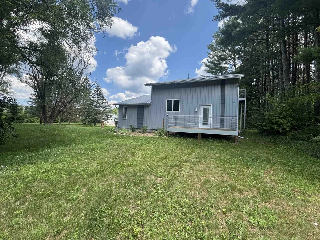 6215 S Garfield Road, S Paradise Township MI 49649