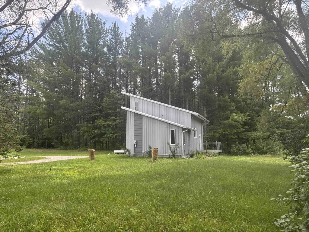 6215 S Garfield Road, S Paradise Township MI 49649