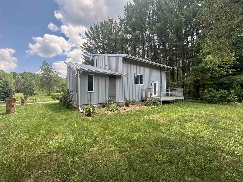6215 S Garfield Road, S Paradise Township MI 49649