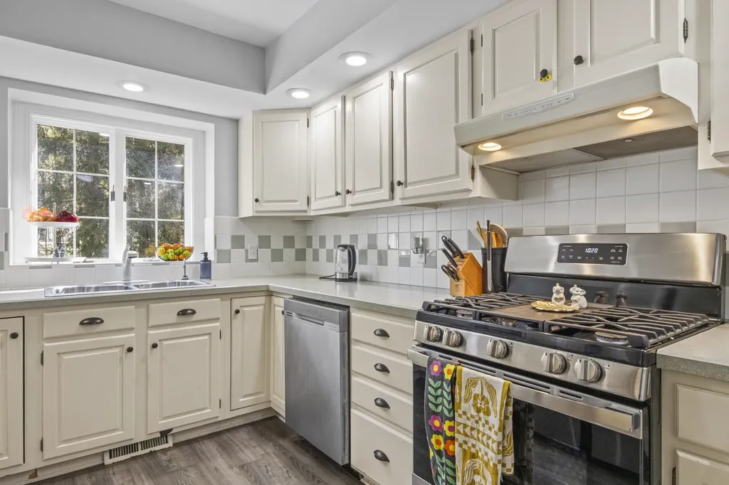 14416 Peninsula Drive Peninsula Township MI 49686