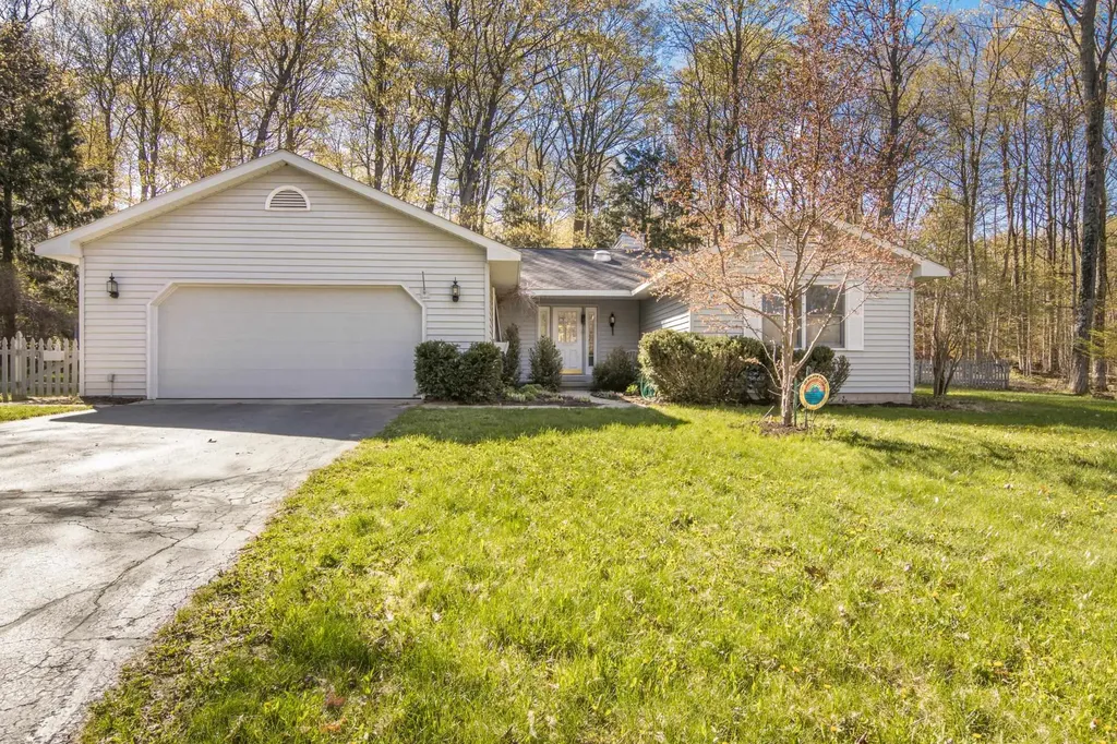 14416 Peninsula Drive Peninsula Township MI 49686