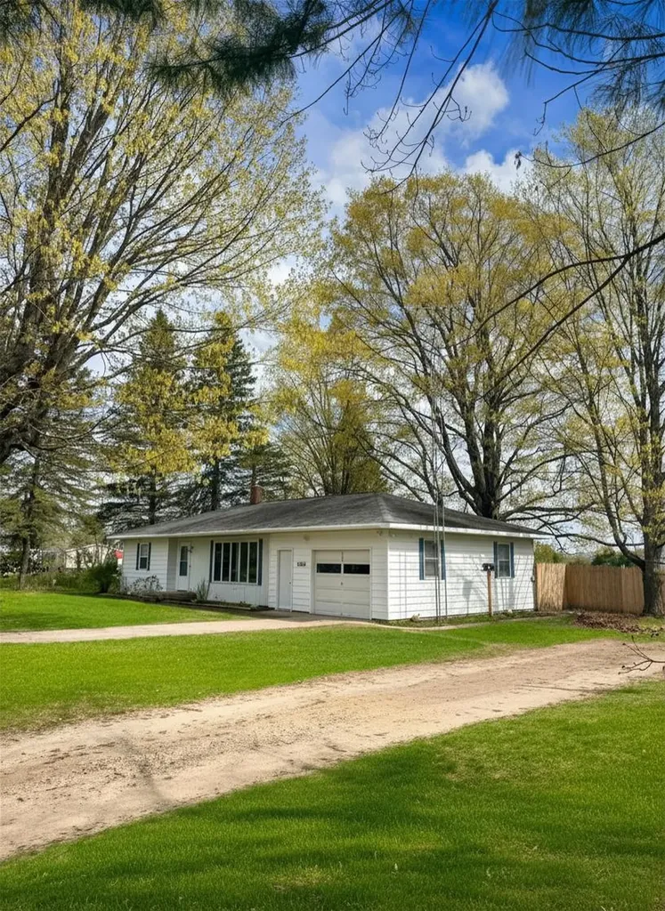4684 E Moorestown Road Norwich Township MI 49651