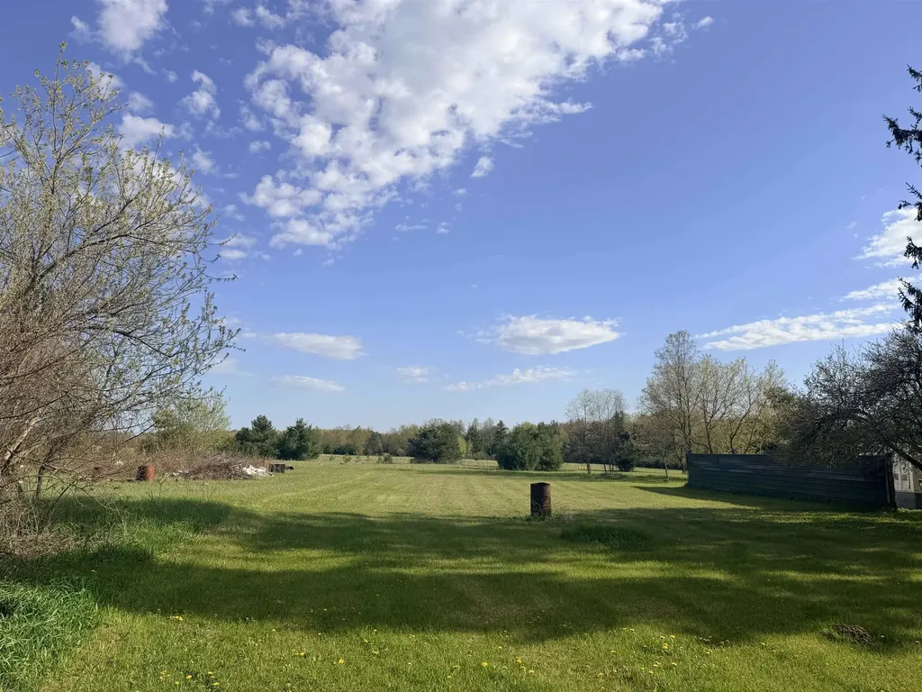 4684 E Moorestown Road Norwich Township MI 49651