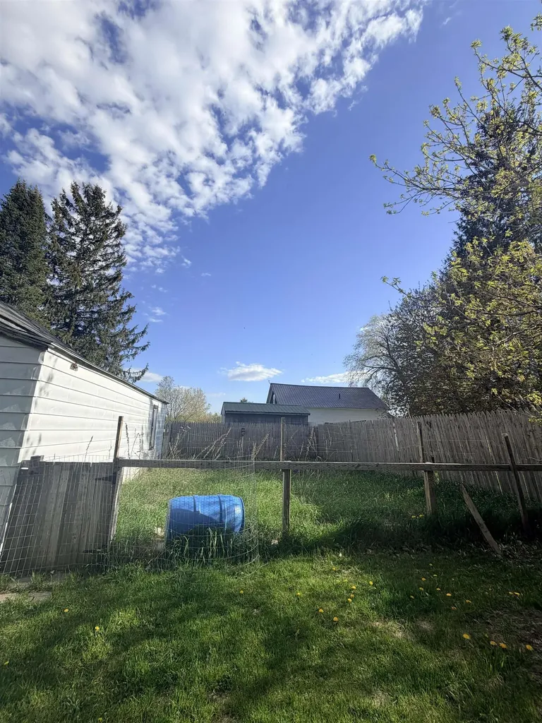 4684 E Moorestown Road Norwich Township MI 49651