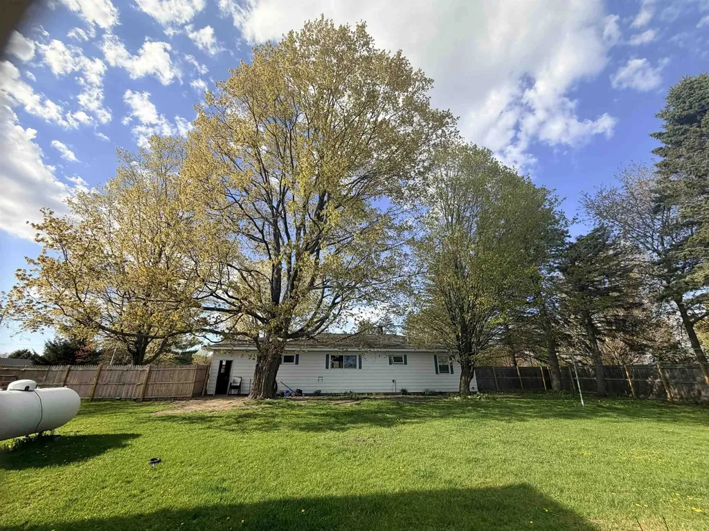 4684 E Moorestown Road Norwich Township MI 49651