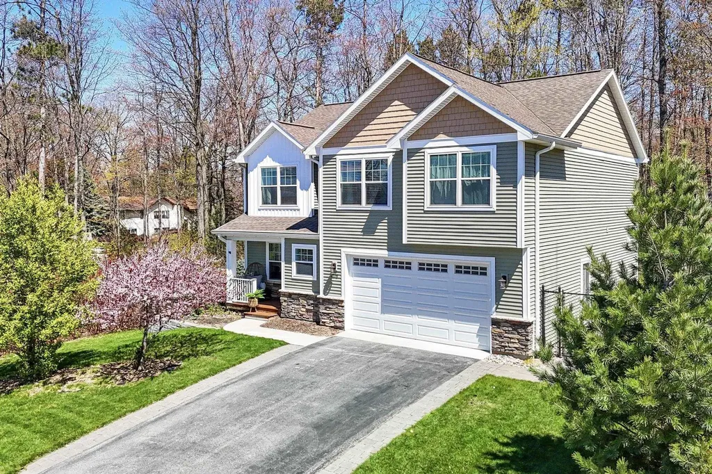 3176 Winchester Drive East Bay Township MI 49686