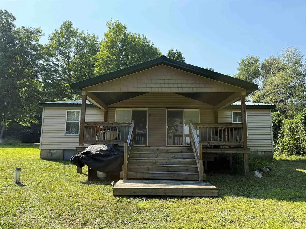4328 N Shore Drive Excelsior Township MI 49646