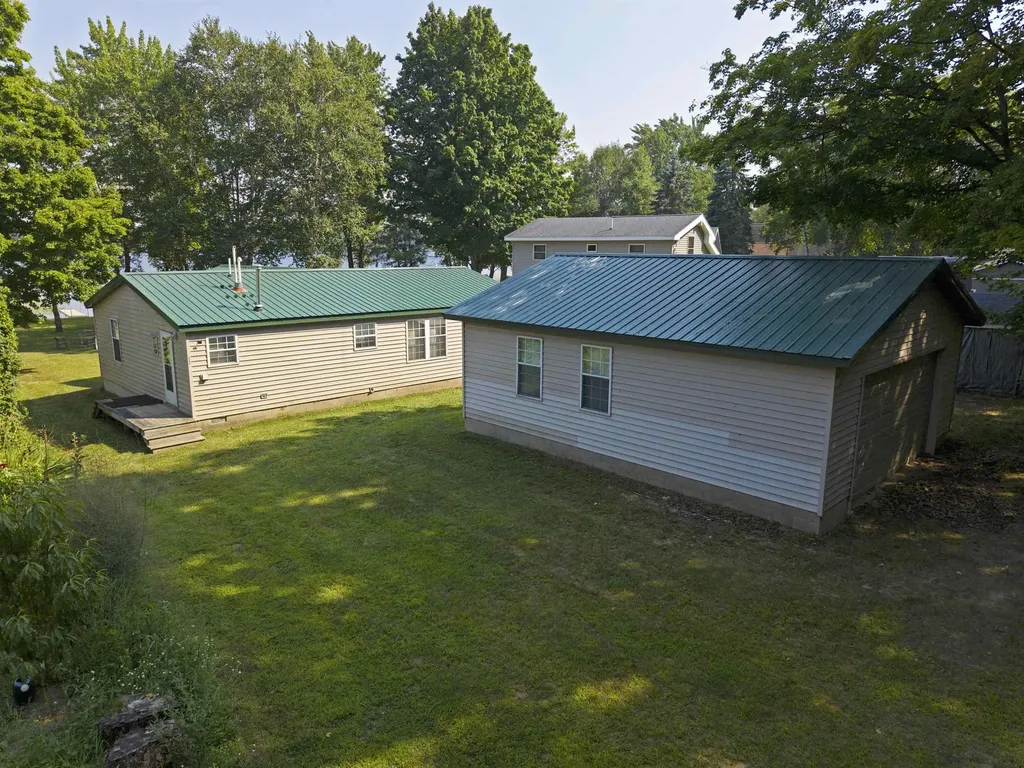 4328 N Shore Drive Excelsior Township MI 49646