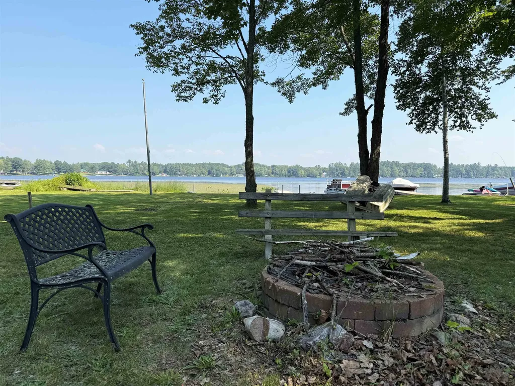 4328 N Shore Drive Excelsior Township MI 49646