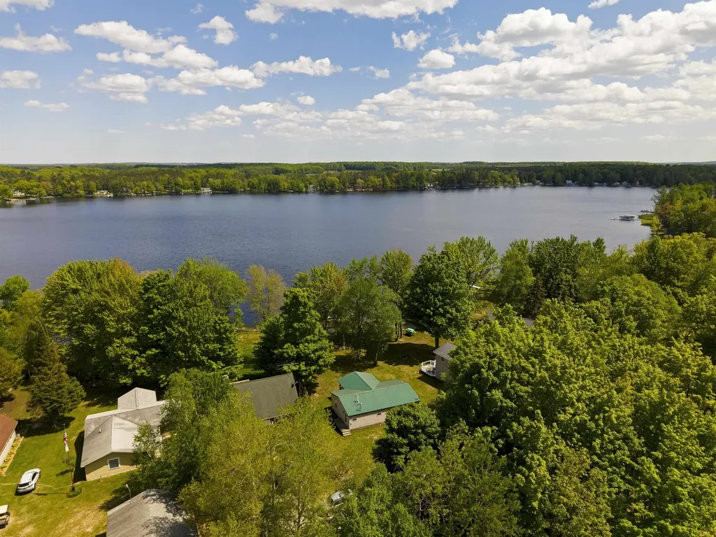 4328 N Shore Drive Excelsior Township MI 49646