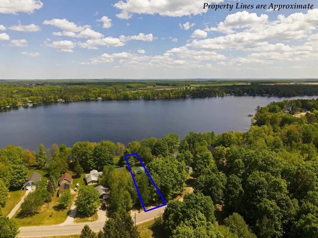 4328 N Shore Drive Excelsior Township MI 49646