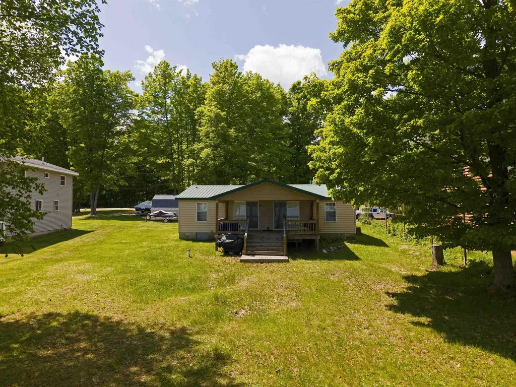 4328 N Shore Drive Excelsior Township MI 49646