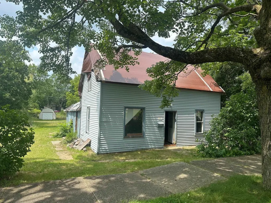 607 Linden Street Cadillac City MI 49601