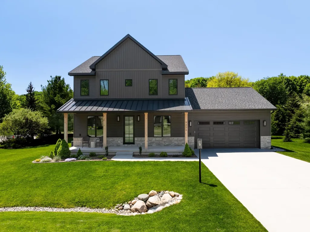9336 E Summerfield Drive Elmwood Charter Township MI 49684