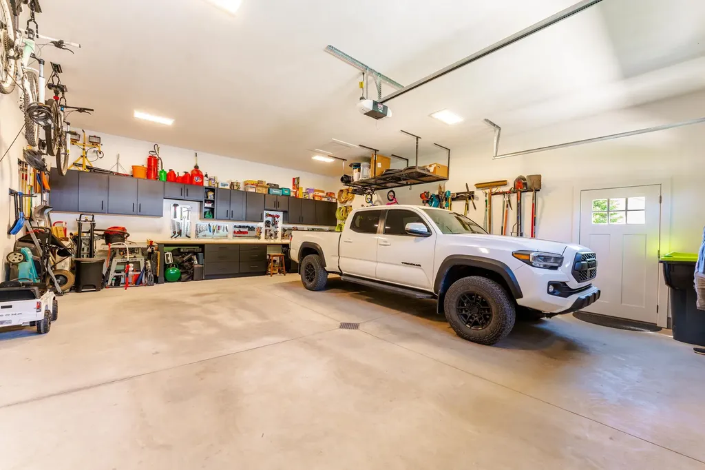 9336 E Summerfield Drive Elmwood Charter Township MI 49684