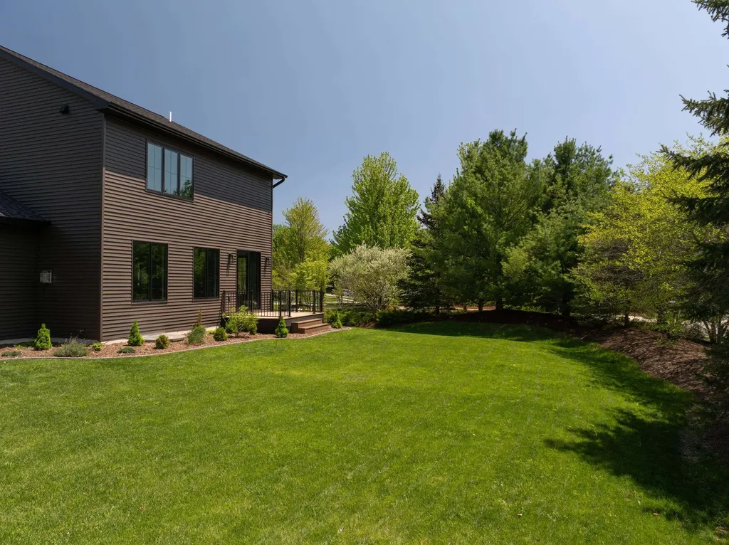 9336 E Summerfield Drive Elmwood Charter Township MI 49684