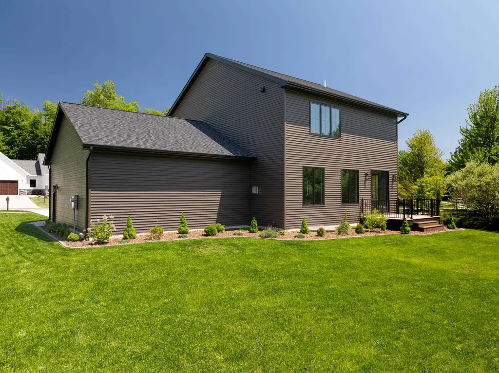 9336 E Summerfield Drive Elmwood Charter Township MI 49684