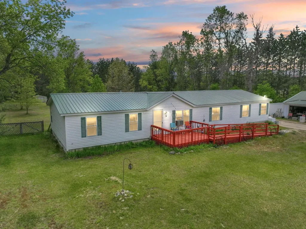 21513 23 Mile Road Burdell Township MI 49688