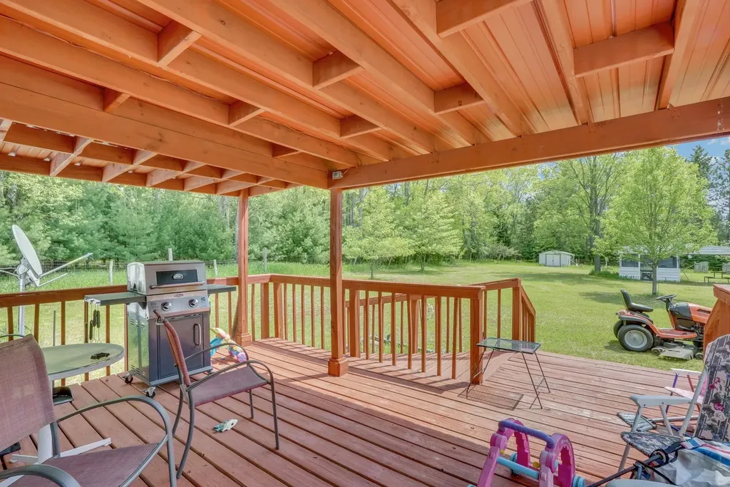 21513 23 Mile Road Burdell Township MI 49688