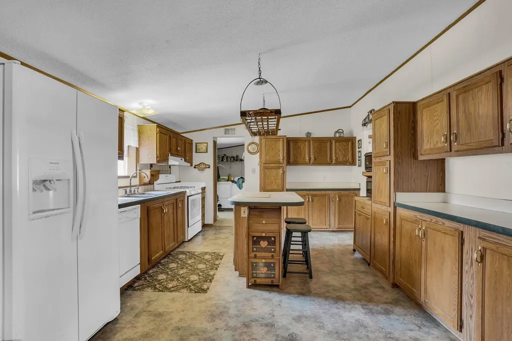 21513 23 Mile Road Burdell Township MI 49688