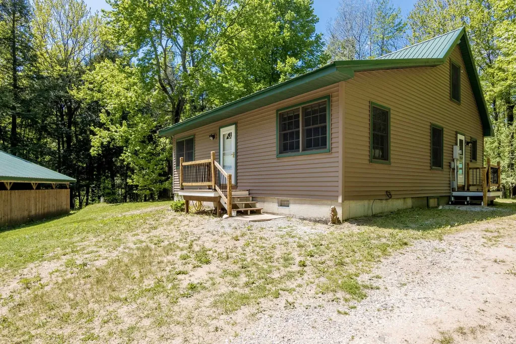 16862 Healy Lake Road Springdale Township MI 49683