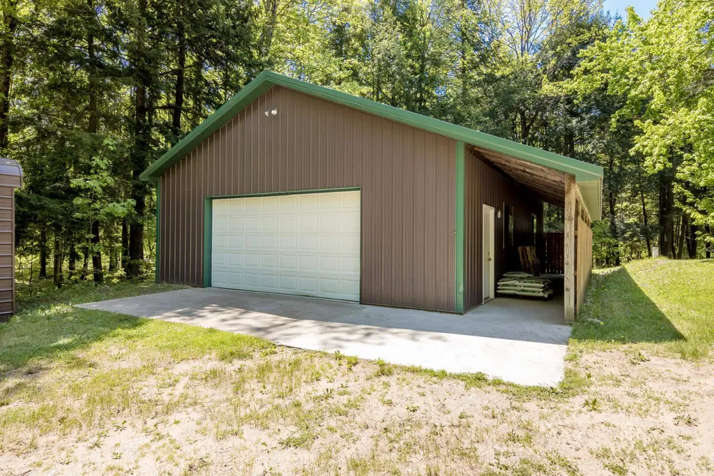 16862 Healy Lake Road Springdale Township MI 49683